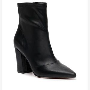 Jessica Simpson Hendria Bootie in Black